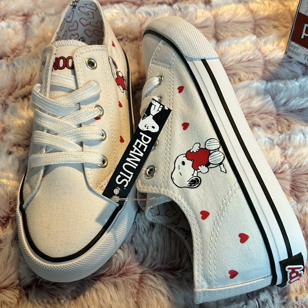Peanuts Snoopy Sneakers - Picture 6 of 6
